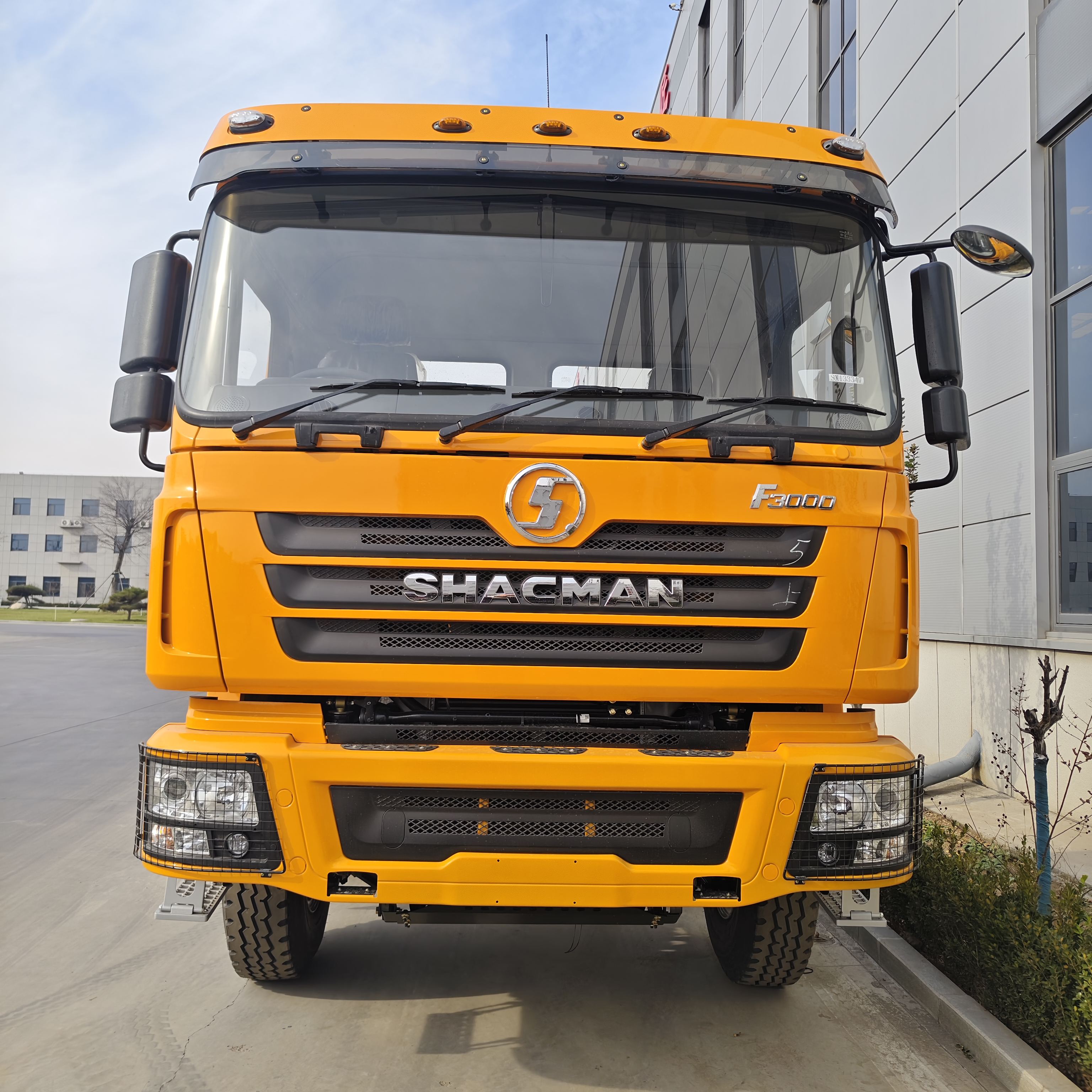 Shacman Heavy Truck 8X4 Tractor Truck Head Traction Locomotive New Manual Diesel Used or New RHD 380HP Shacman Heavy Truck 8X4 Tractor Truck Head Traction Locomotive New Manual Diesel Used or New RHD 380HP