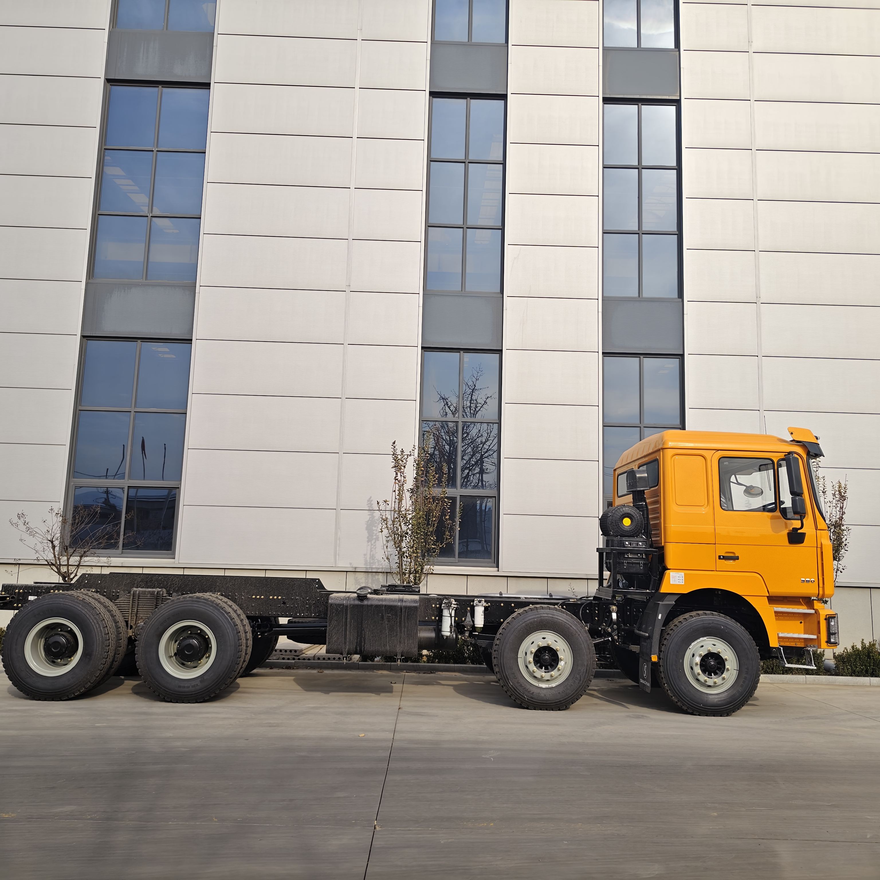 Shacman Heavy Truck 8X4 Tractor Truck Head  Traction Locomotive New Manual Diesel Used or New RHD 380HP
