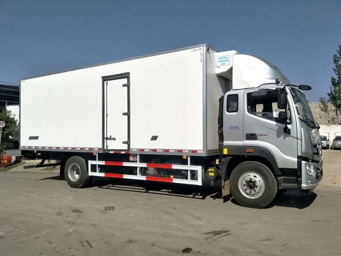 Container Truck  Shacman 4x2 6 Tires Euro2 3 Totally Enclosed