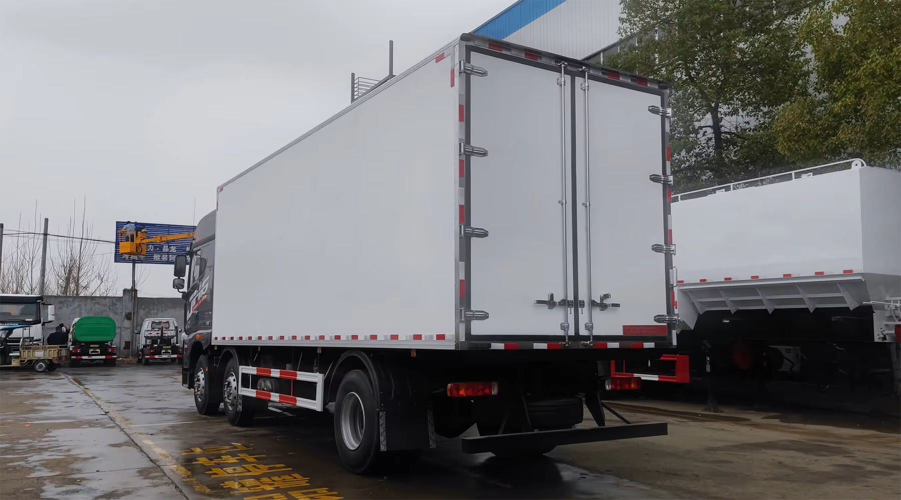 FAW 6x4 Box Truck 375HP