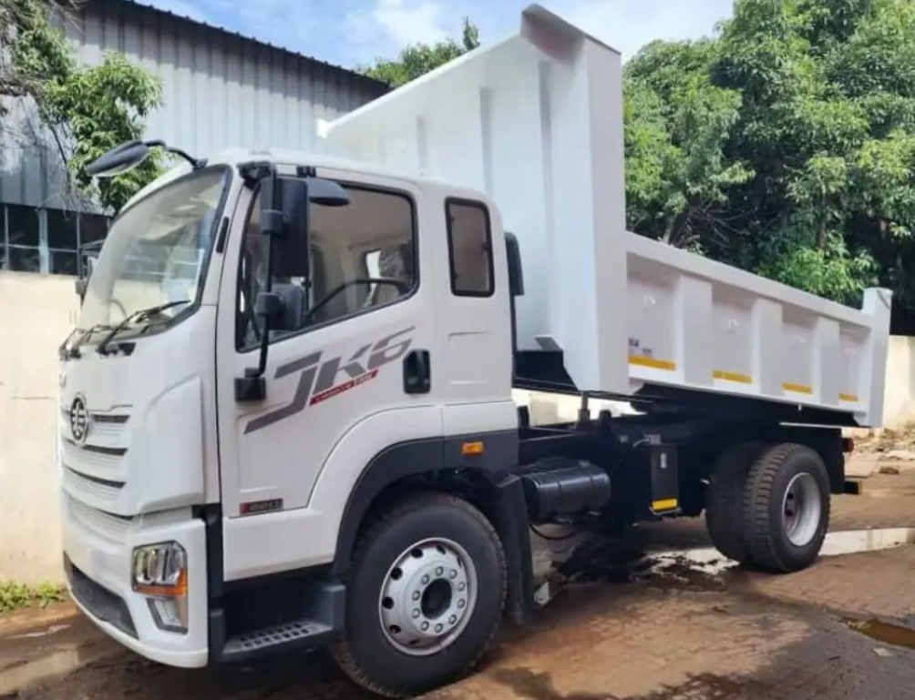 FAW JK6 Diesel Cargo Truck 240HP 4X2 6.2m Euro 2 Manual Transmission Air Suspension Seat FAW JK6 Diesel Cargo Truck 240HP 4X2 6.2m Euro 2 Manual Transmission Air Suspension Seat
