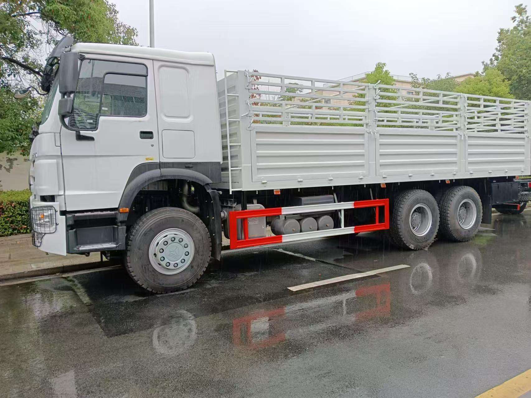 Howo Cargo Fence Truck Cargo Truck Sinotruk HOWO 6x4 10 Wheel 371HP Lorry Trucks