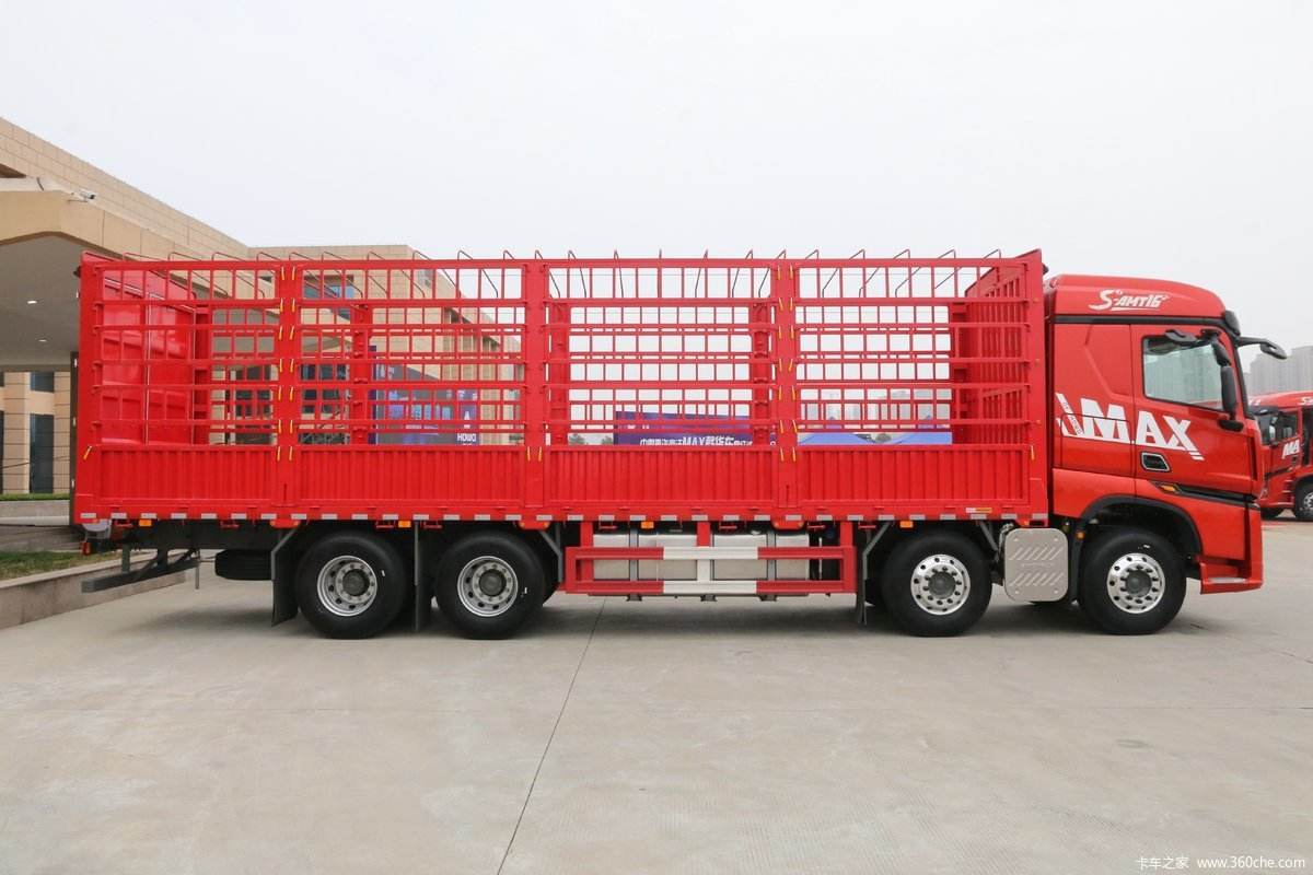 HOWO MAX 490HP 8X4 Diesel Heavy Truck 9.6m AMT Automatic Warehouse Cargo Truck Fence Freight Cargo Truck