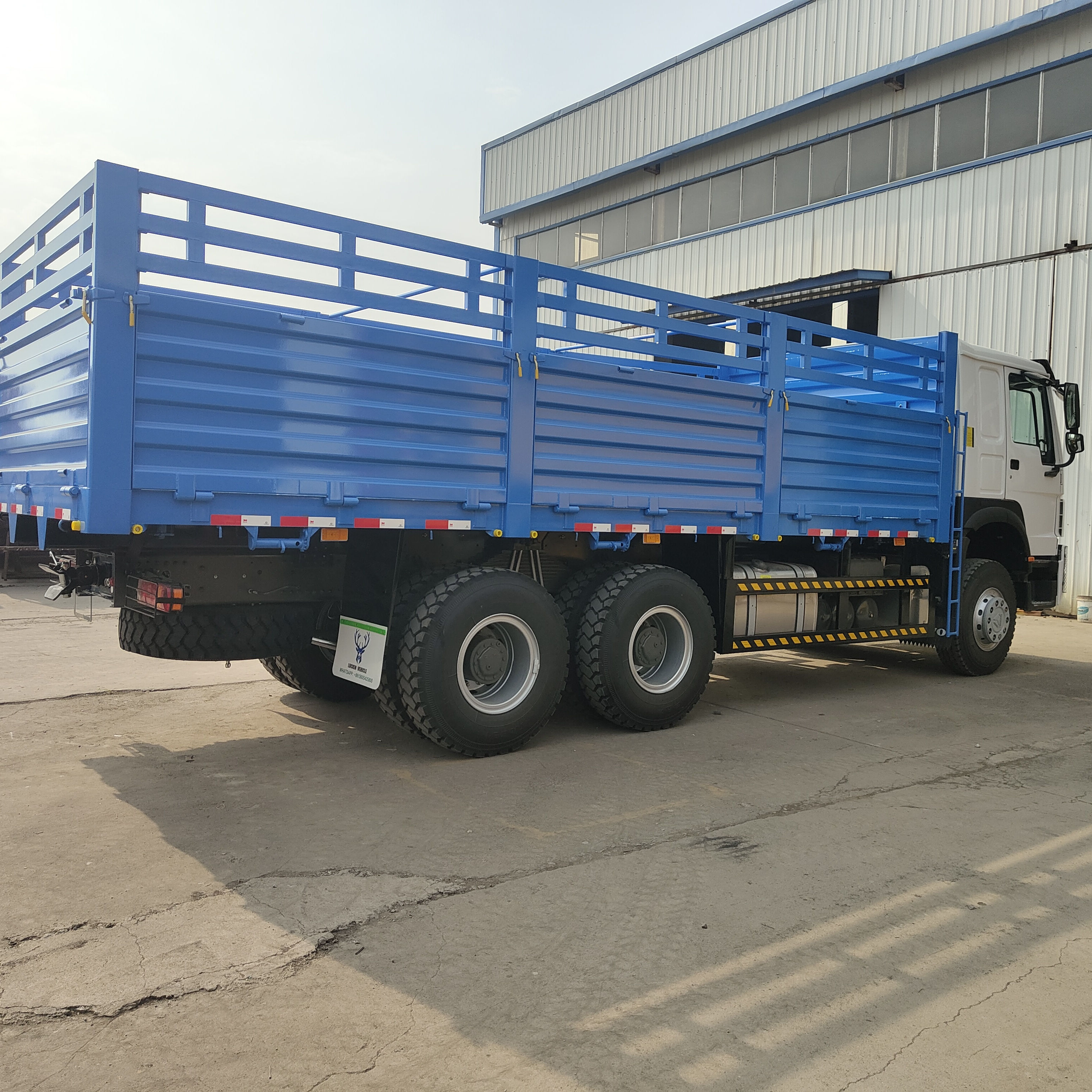 Durable Using 371hp 6X4 HOWO 10 Wheeler Fence Cargo Truck with Full Cargo Trailer