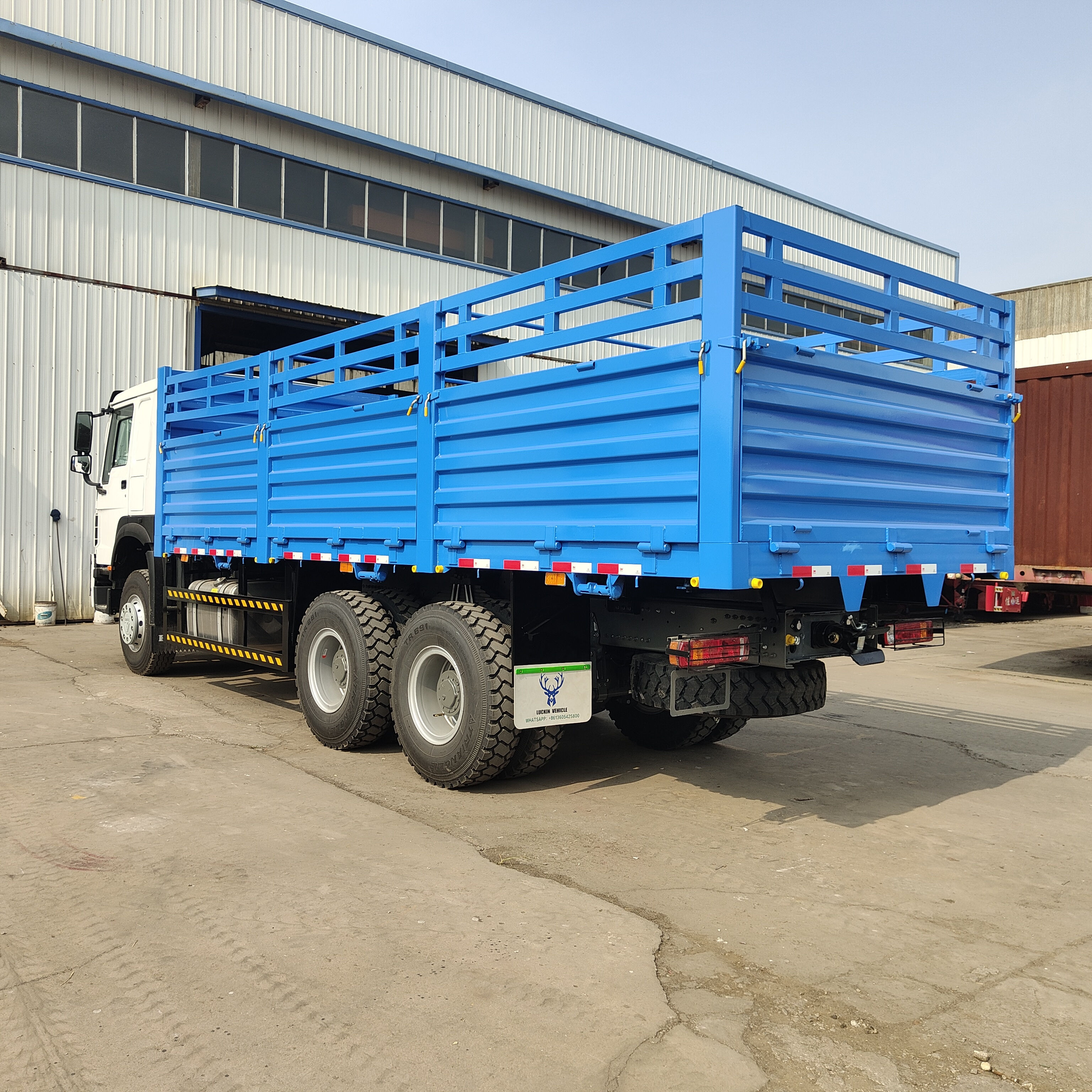 Durable Using 371hp 6X4 HOWO 10 Wheeler Fence Cargo Truck with Full Cargo Trailer