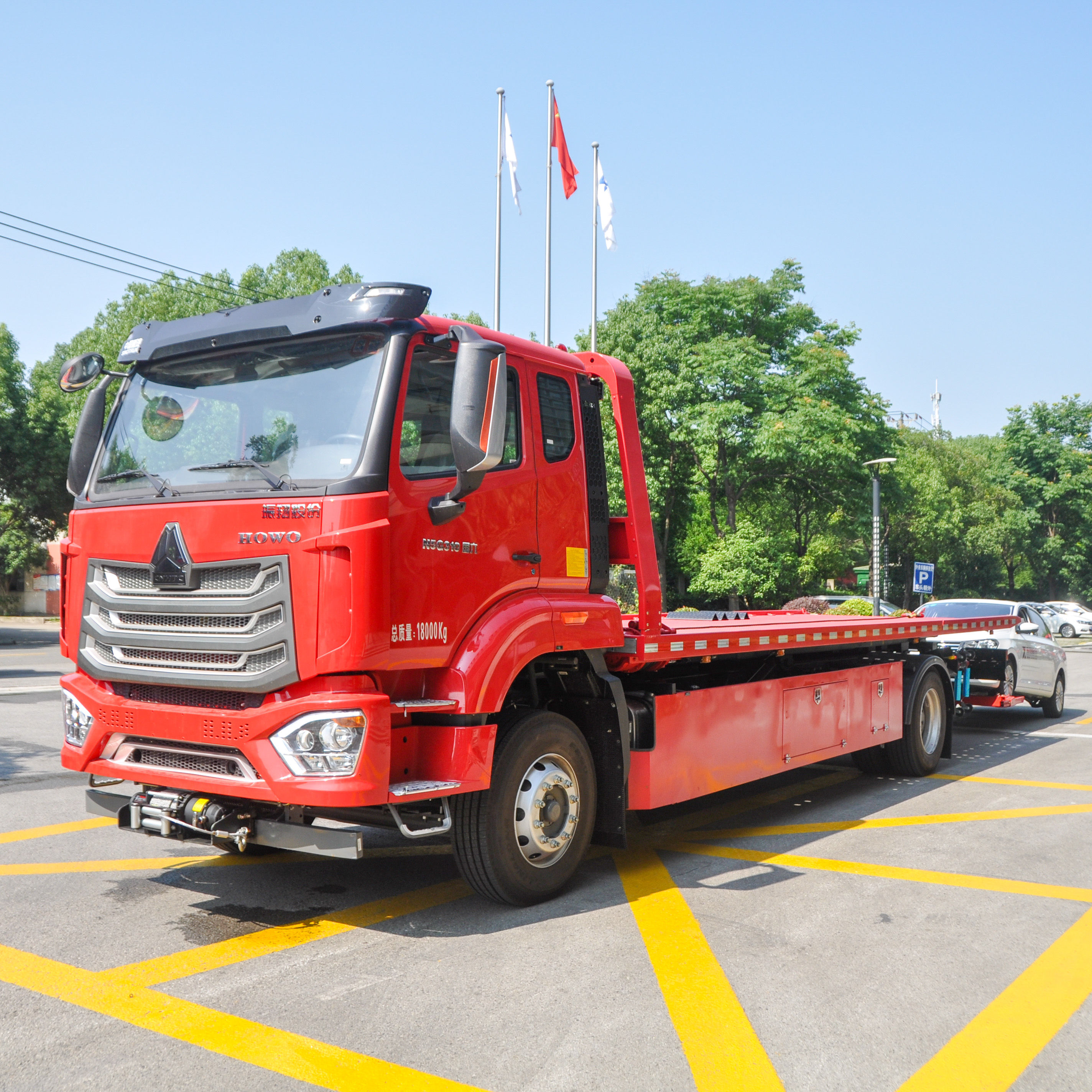 Howo 4x2 Tow Truck Tray 4 Ton Hydraulic Winch New Condition Manual Transmission Flatbed Wrecker Diesel EURO 6