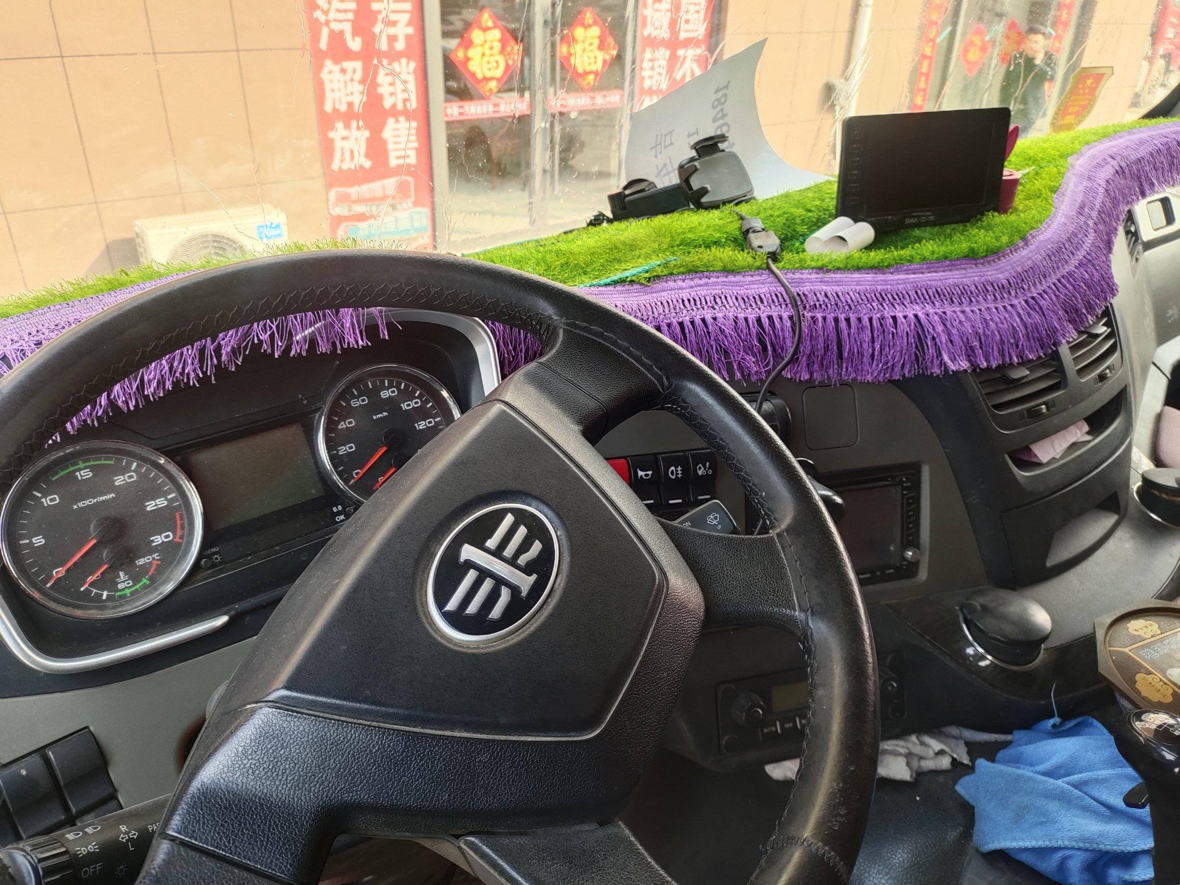 Used FAW J6P Cargo Truck  Diesel Engine 8*4 RHD Heavy Duty 350hp Lorry Truck Used Chinese Fence Trucks