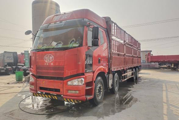 Used FAW J6P Cargo Truck  Diesel Engine 8*4 RHD Heavy Duty 350hp Lorry Truck Used Chinese Fence Trucks