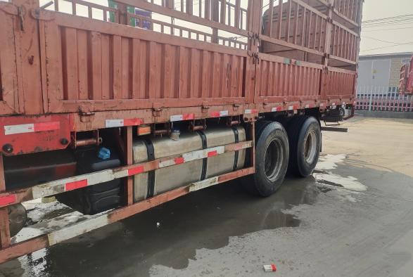 Used FAW J6P Cargo Truck  Diesel Engine 8*4 RHD Heavy Duty 350hp Lorry Truck Used Chinese Fence Trucks