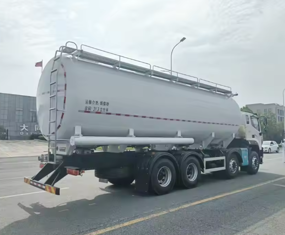 Howo 8x4 Bulk Cement Truck 28CBM Dry Bulk Cement Powder Tanker Truck