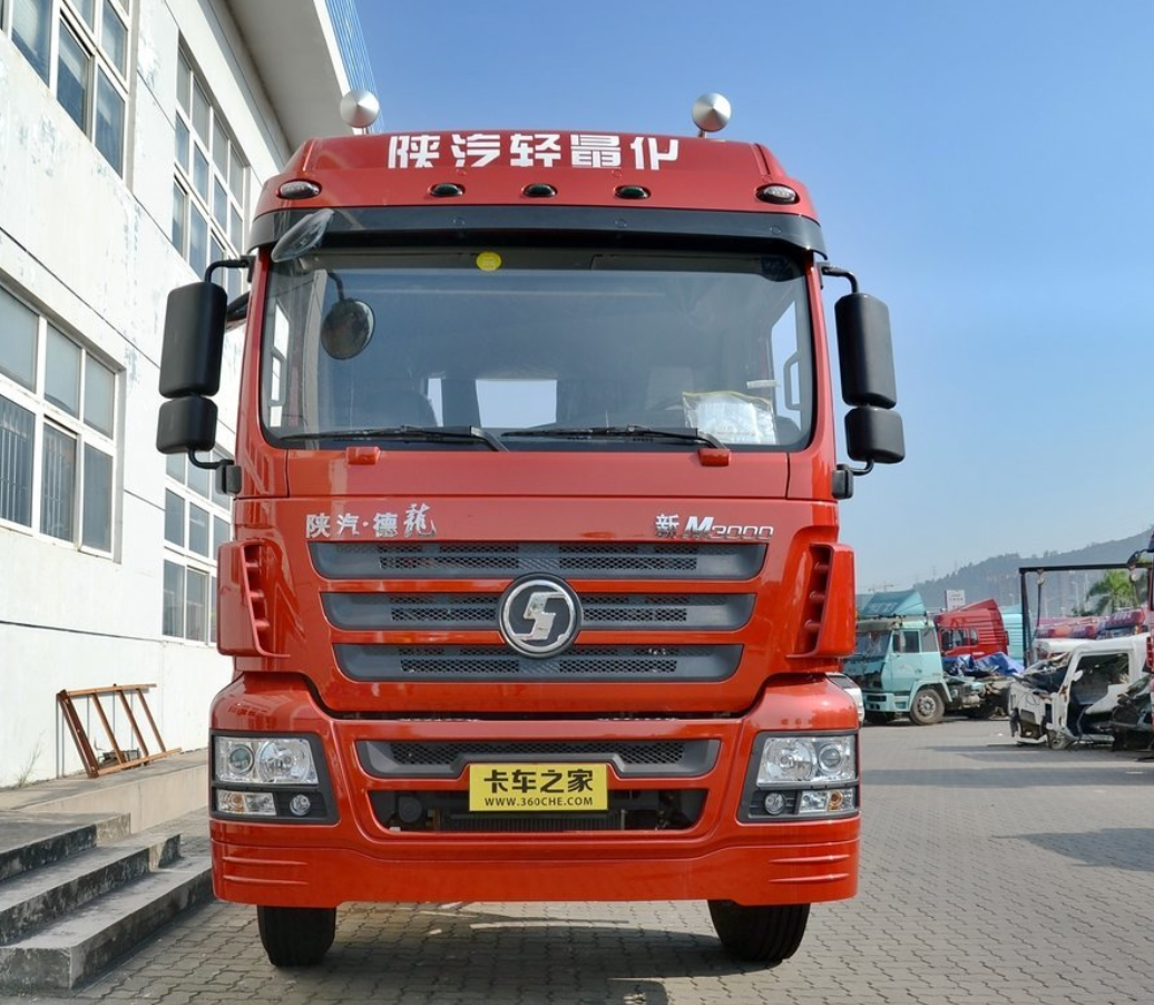 Used 2023 Shacman Powder Tank Truck Left-Hand Drive 8x4 Manual Transmission Used 2023 Shacman Powder Tank Truck Left-Hand Drive 8x4 Manual Transmission