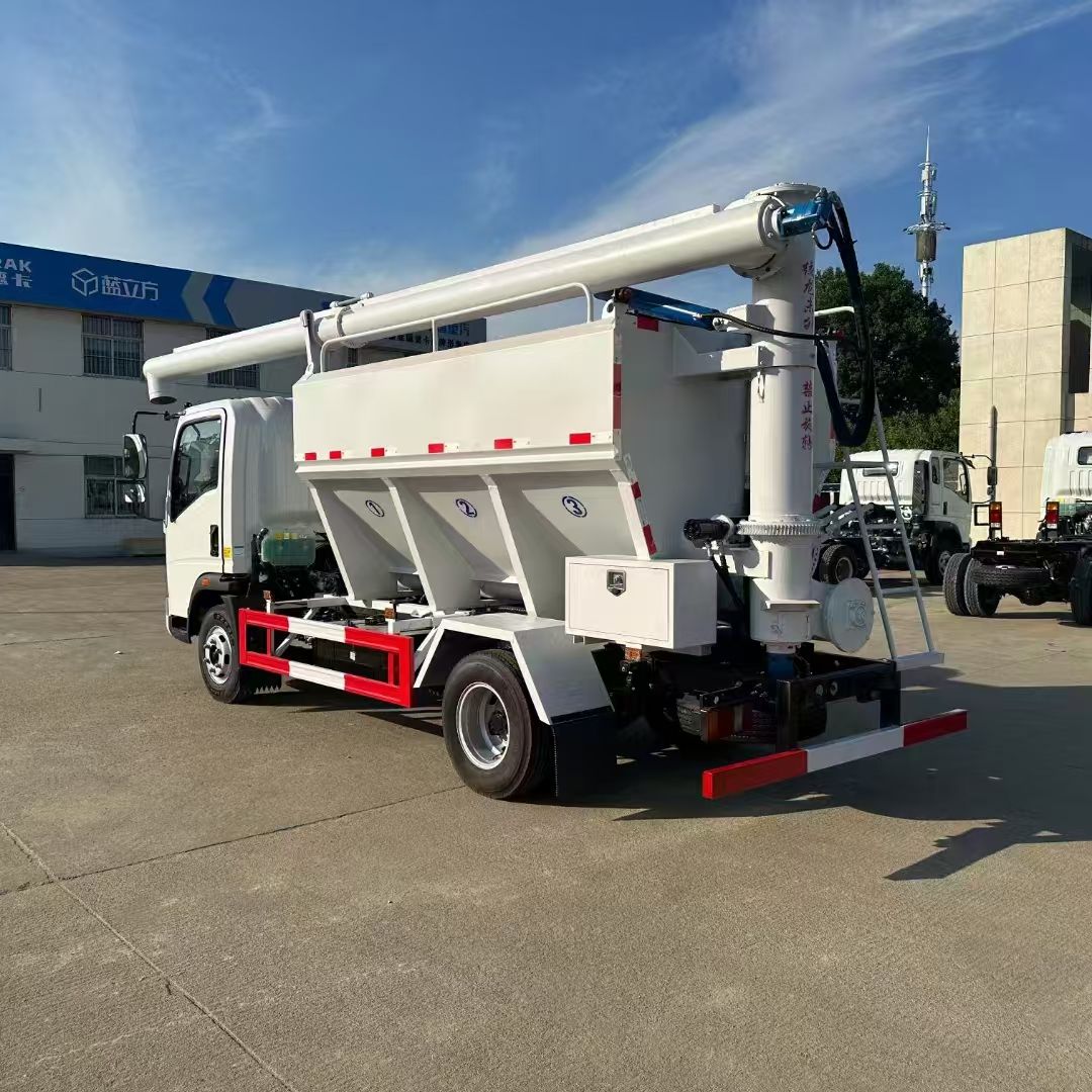 SINOTRUK Howo 4x2 Factory Price Small Bulk Feed Tank Truck Bulk Feed Discharge Truck