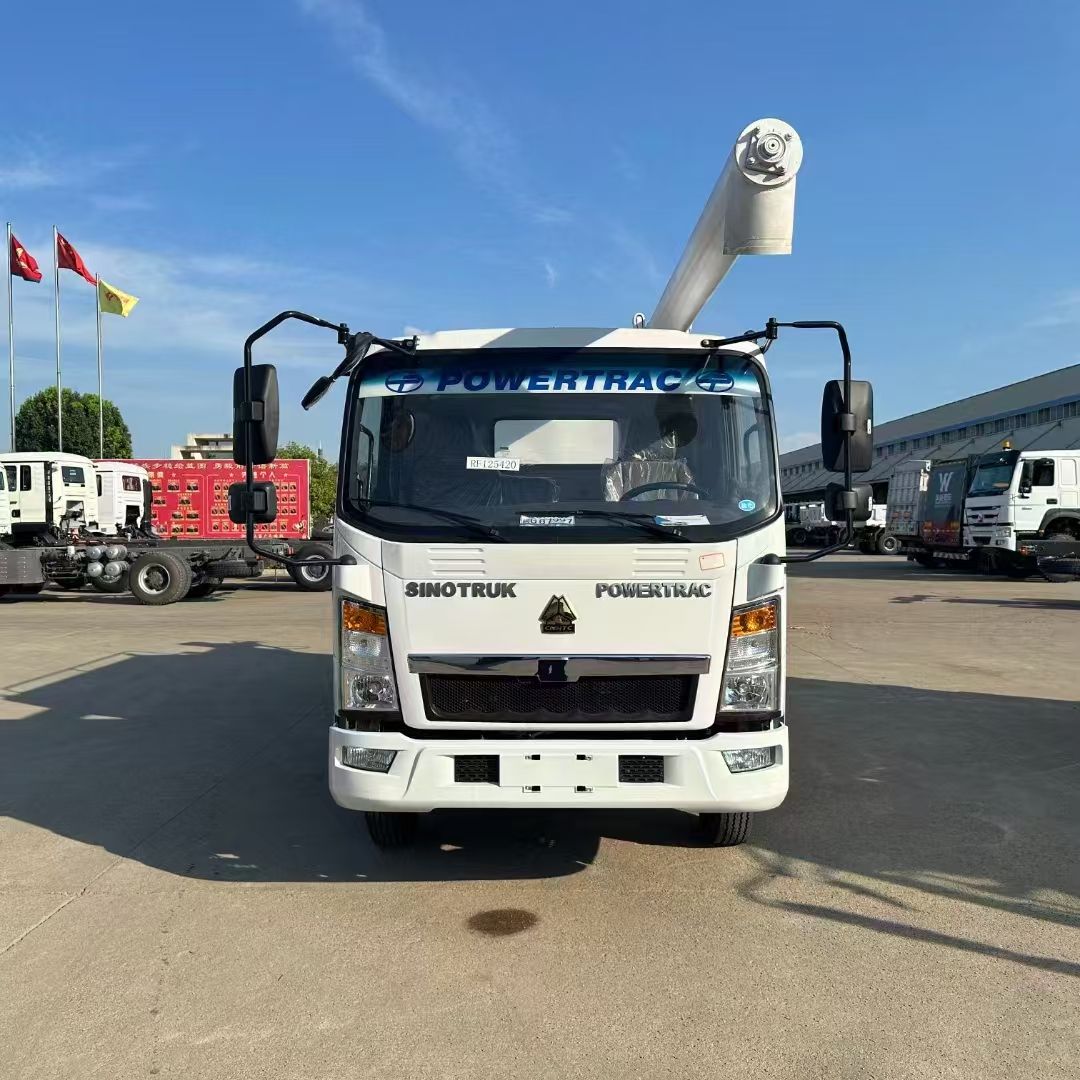SINOTRUK Howo 4x2 Factory Price Small Bulk Feed Tank Truck Bulk Feed Discharge Truck