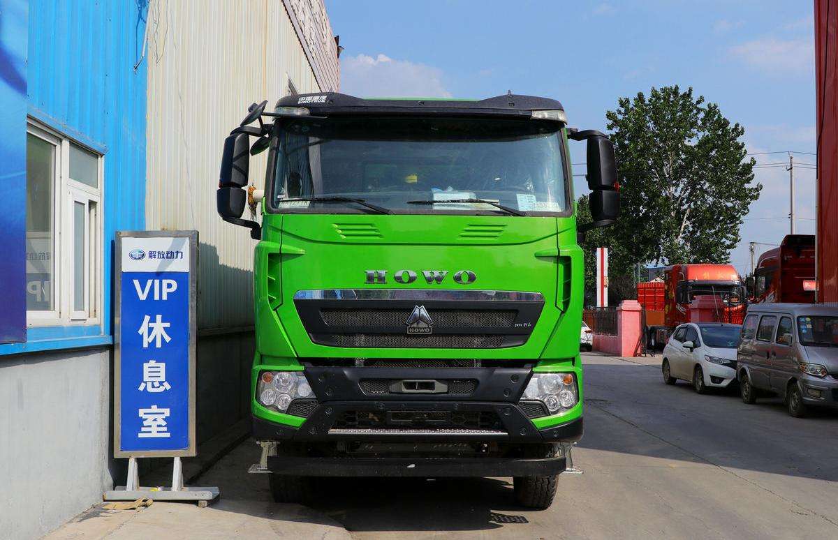 HOWO T7H 8x4 Heavy Duty Mining Dump Truck 360-540HP
