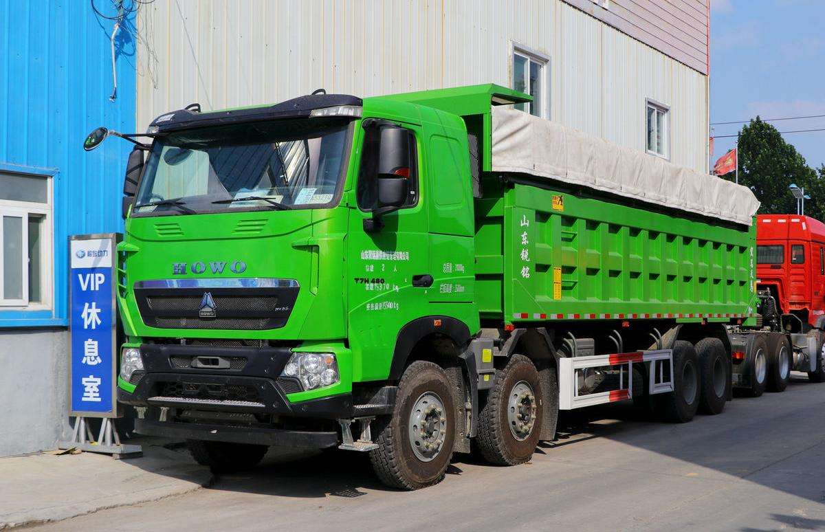 HOWO T7H 8x4 Heavy Duty Mining Dump Truck 360-540HP