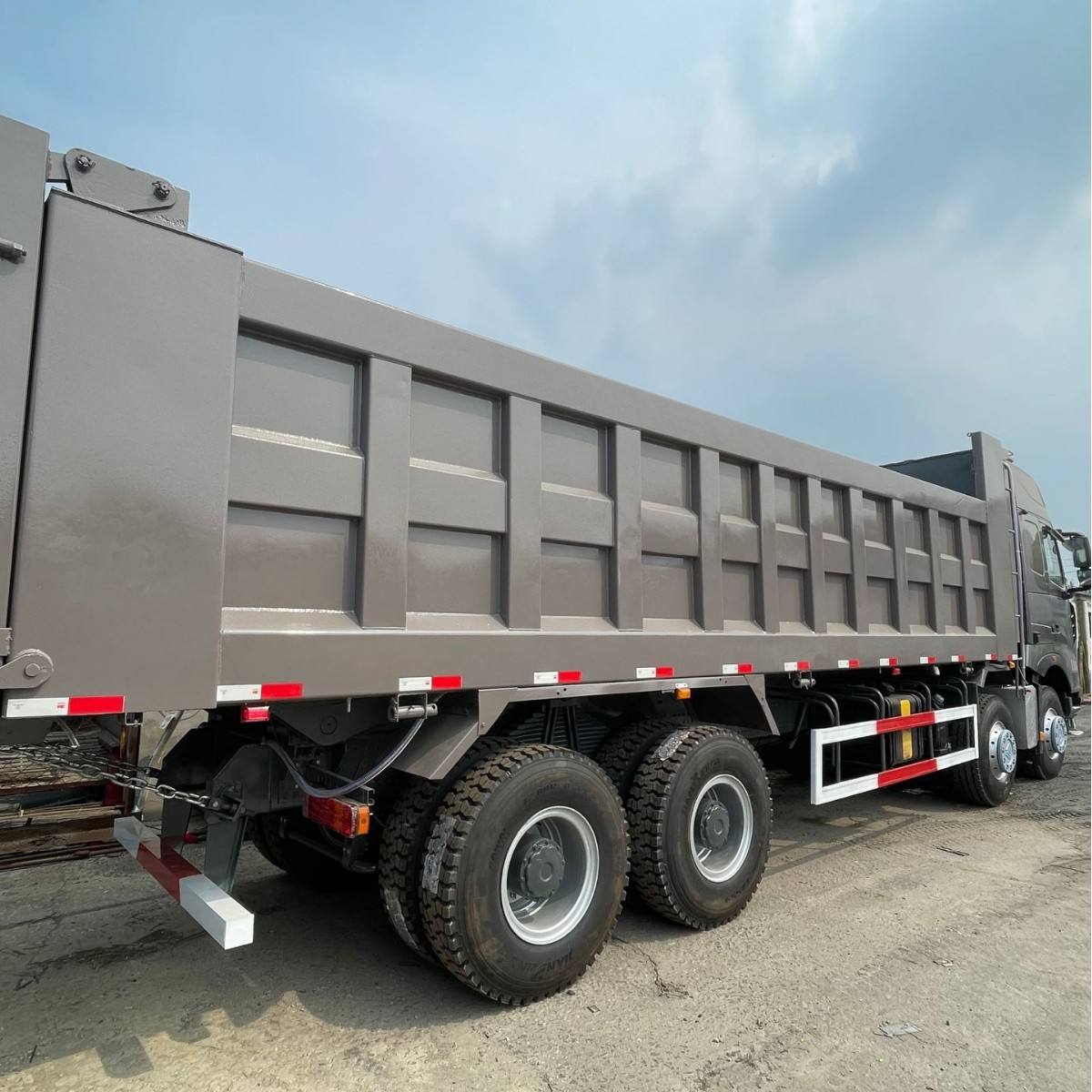 HOWO T7 T7H 500HP 540HP 570HP Tipper Truck HOWO High Quality Euro 2 3 30 Ton Mining Dump Trucks