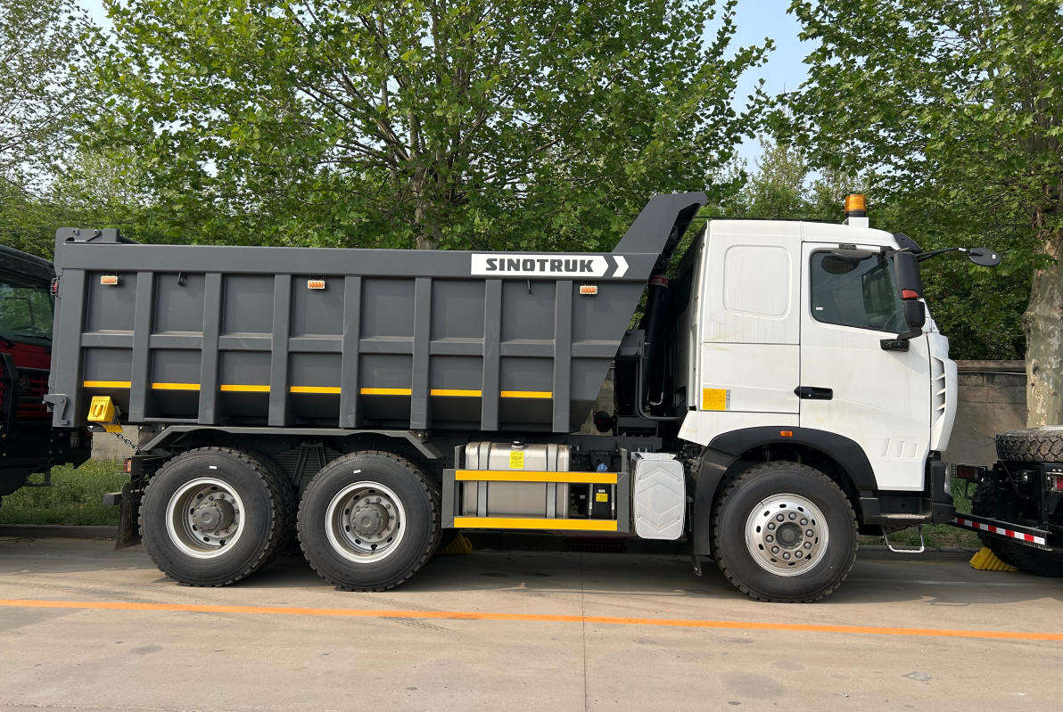 SINOTRUK HOWO T7H 6X4 Heavy Duty Dump Truck with 540 Horsepower and 18 CBM Dump Box