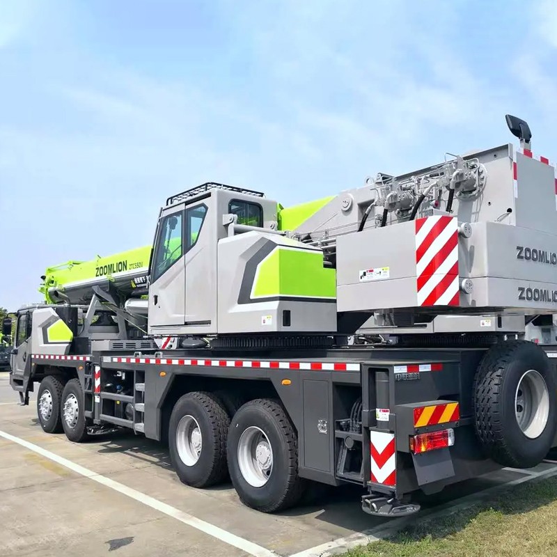 02475559a386464fe8ca9748cf569c4.png Zoomlion 50 Ton ZTC550V Heavy Truck Crane