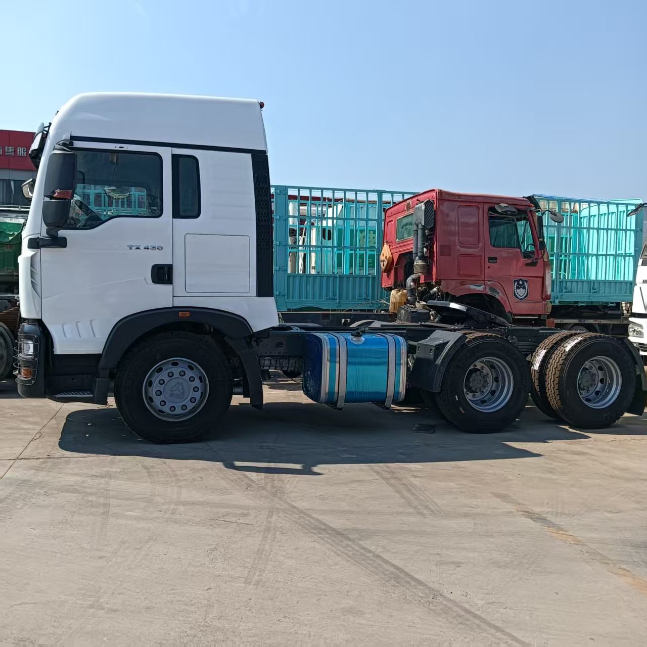 Howo TX Tractor 430 with Strong Horsepower and High Applicability