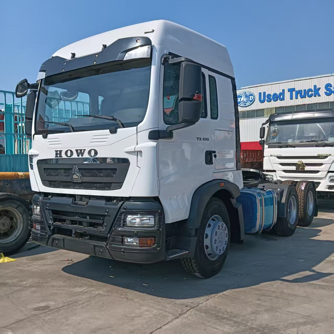 Howo TX Tractor 430 with Strong Horsepower and High Applicability