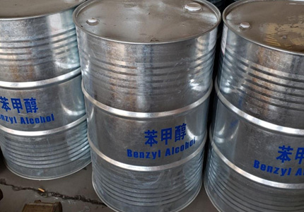 How to operate and store benzyl alcohol?