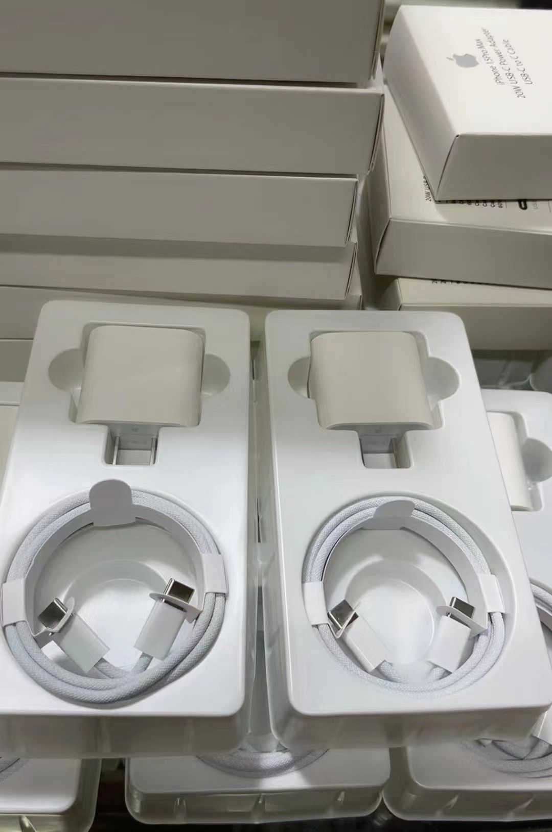 Kit de charge rapide 20W USB-C + câble USB-C vers USB-C conforme à l'UE pour iPhone 15 Pro Max | Vente directe d'usine