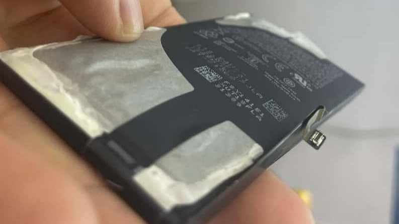 ¿Por qué se hinchan las baterías de los teléfonos móviles? ¿Cómo arreglo una batería hinchada?