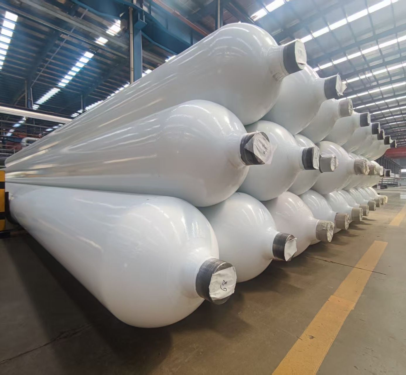Large-capacity seamless steel compressed natural gas cylinders Large-capacity seamless steel compressed natural gas cylinders