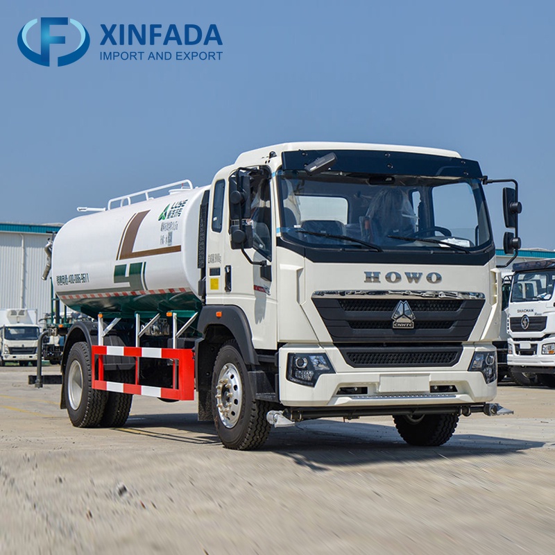 SINOTRUK  HOWO G5X 220 Horsepower 4x2 Drive Water Sprinkler Truck