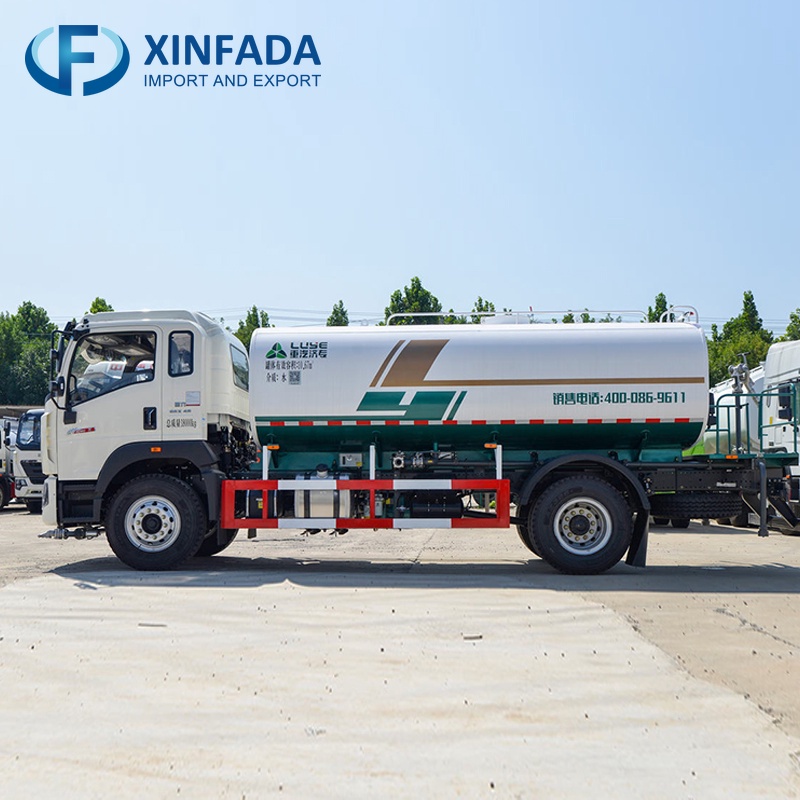 SINOTRUK  HOWO G5X 220 Horsepower 4x2 Drive Water Sprinkler Truck