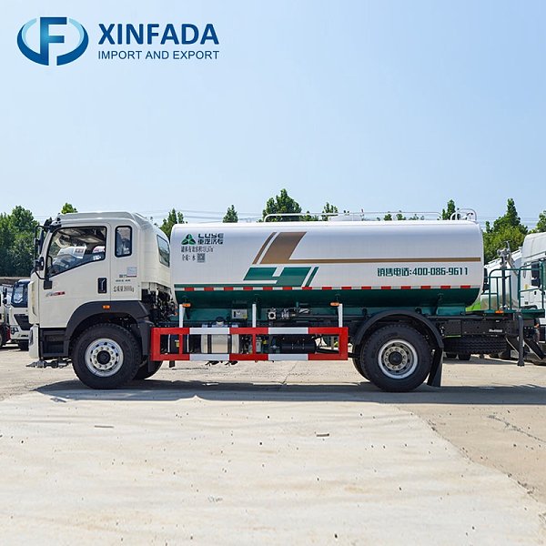 SINOTRUK  HOWO G5X 220 Horsepower 4x2 Drive Water Sprinkler Truck