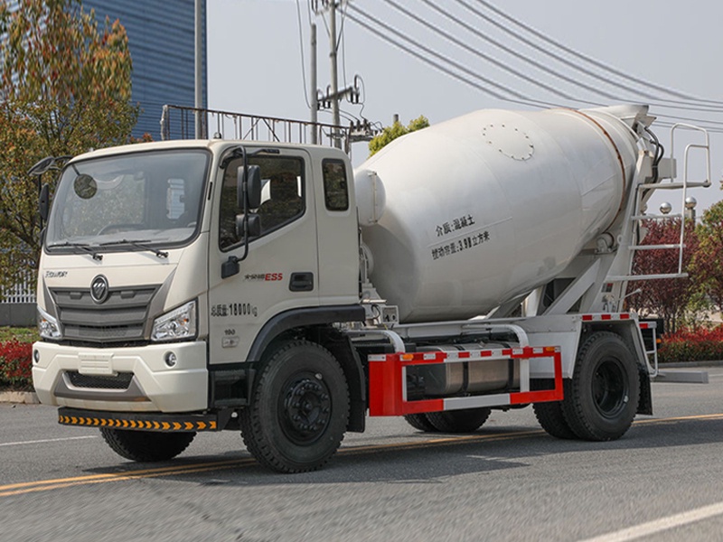 What is the difference between heavy and light trucks?