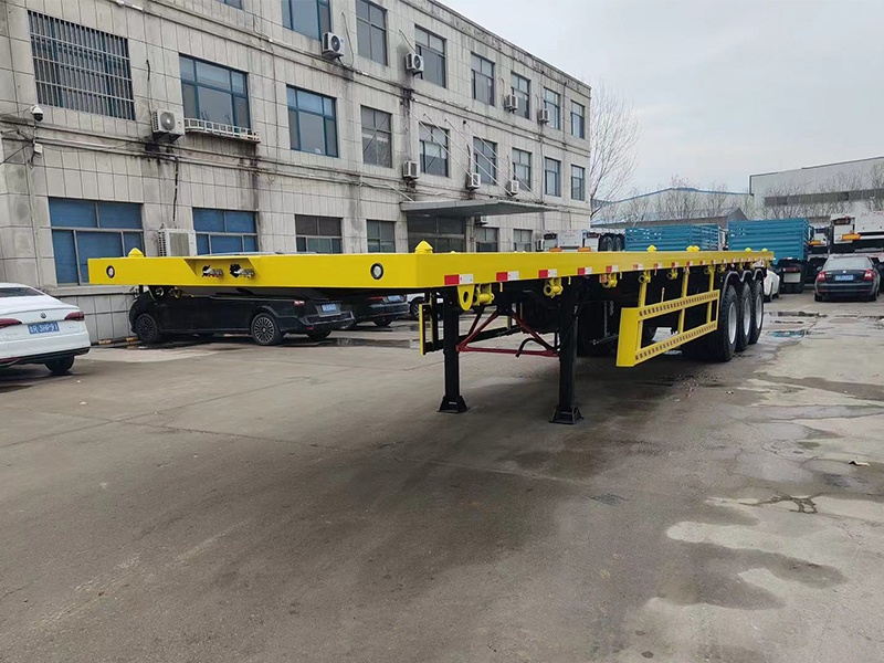 What is the difference between a semi-trailer and a full trailer?