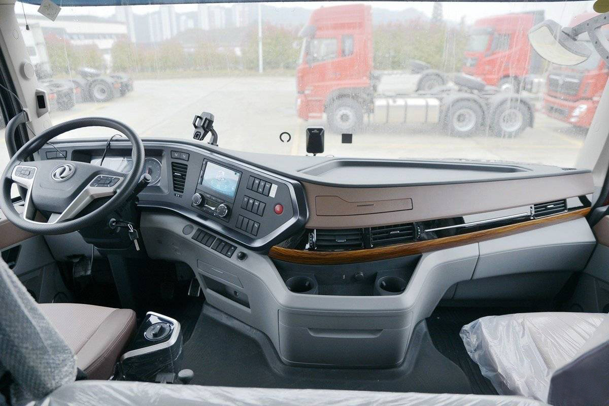 东风2 Which top-tier heavy-duty truck offers the most comfort? Jiefang, Dongfeng, Sinotruk, Shacman, or Foton?