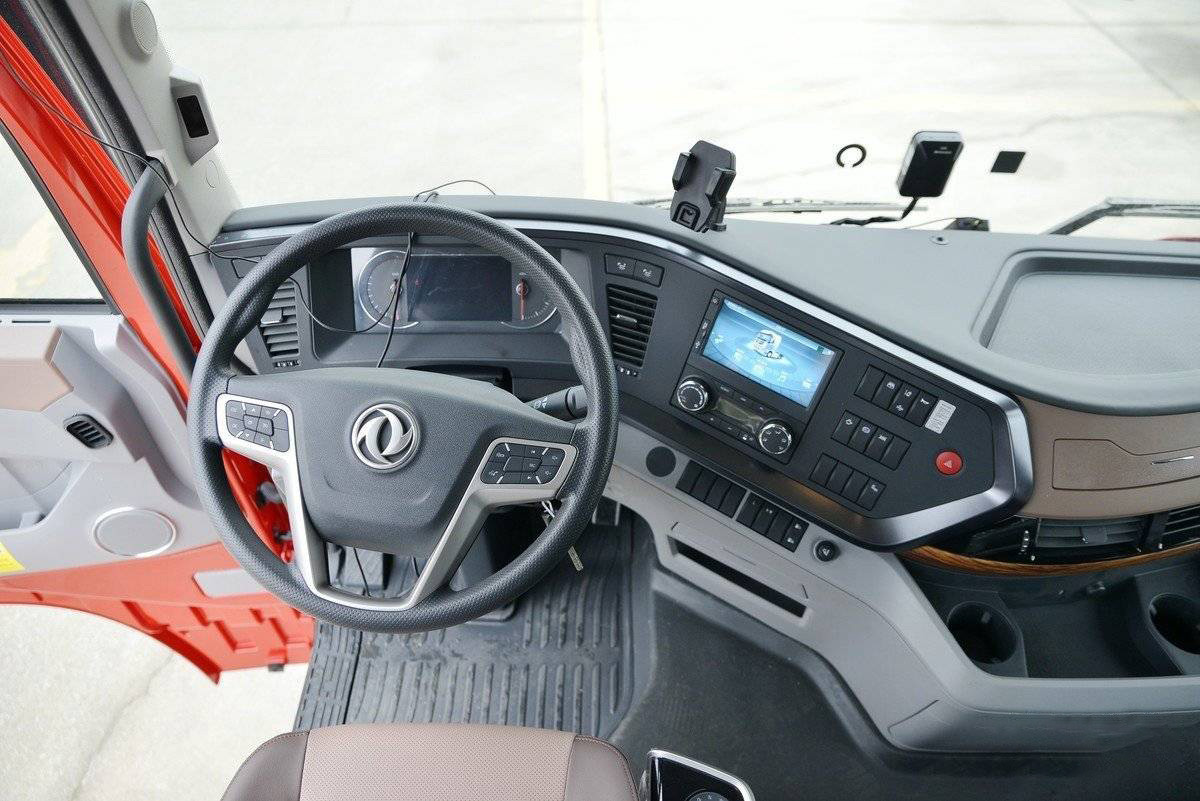 东风5 Which top-tier heavy-duty truck offers the most comfort? Jiefang, Dongfeng, Sinotruk, Shacman, or Foton?