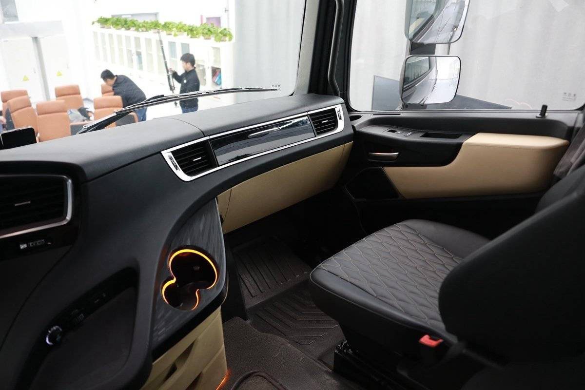 福田5 Which top-tier heavy-duty truck offers the most comfort? Jiefang, Dongfeng, Sinotruk, Shacman, or Foton?