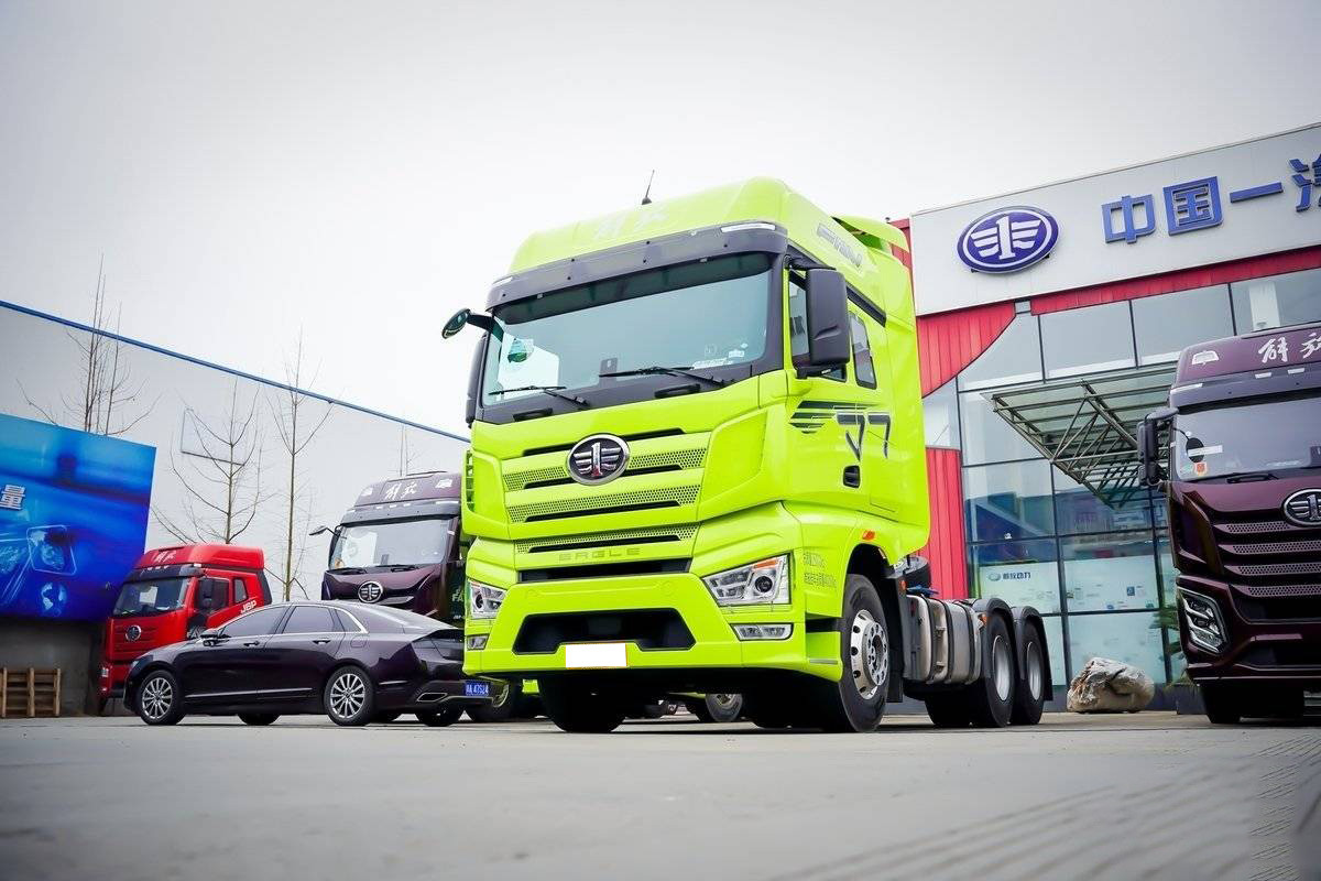 解放1 Which top-tier heavy-duty truck offers the most comfort? Jiefang, Dongfeng, Sinotruk, Shacman, or Foton?