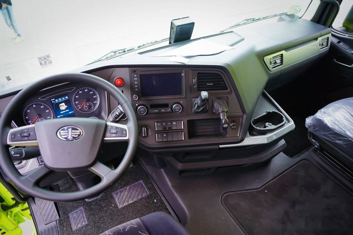 解放2 Which top-tier heavy-duty truck offers the most comfort? Jiefang, Dongfeng, Sinotruk, Shacman, or Foton?