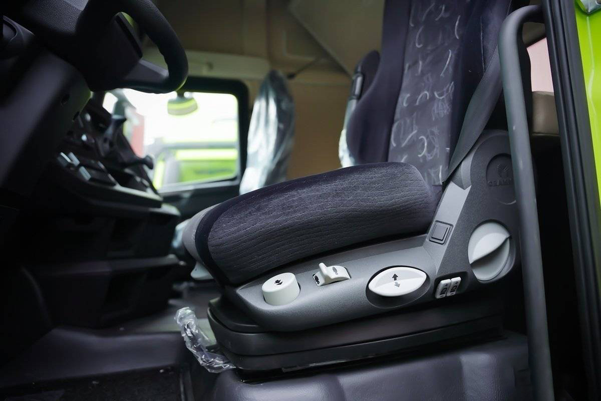 解放3 Which top-tier heavy-duty truck offers the most comfort? Jiefang, Dongfeng, Sinotruk, Shacman, or Foton?