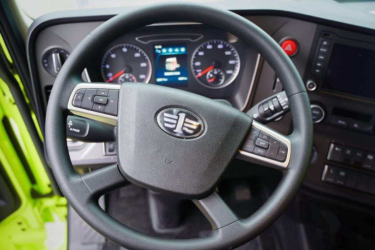 解放4 Which top-tier heavy-duty truck offers the most comfort? Jiefang, Dongfeng, Sinotruk, Shacman, or Foton?