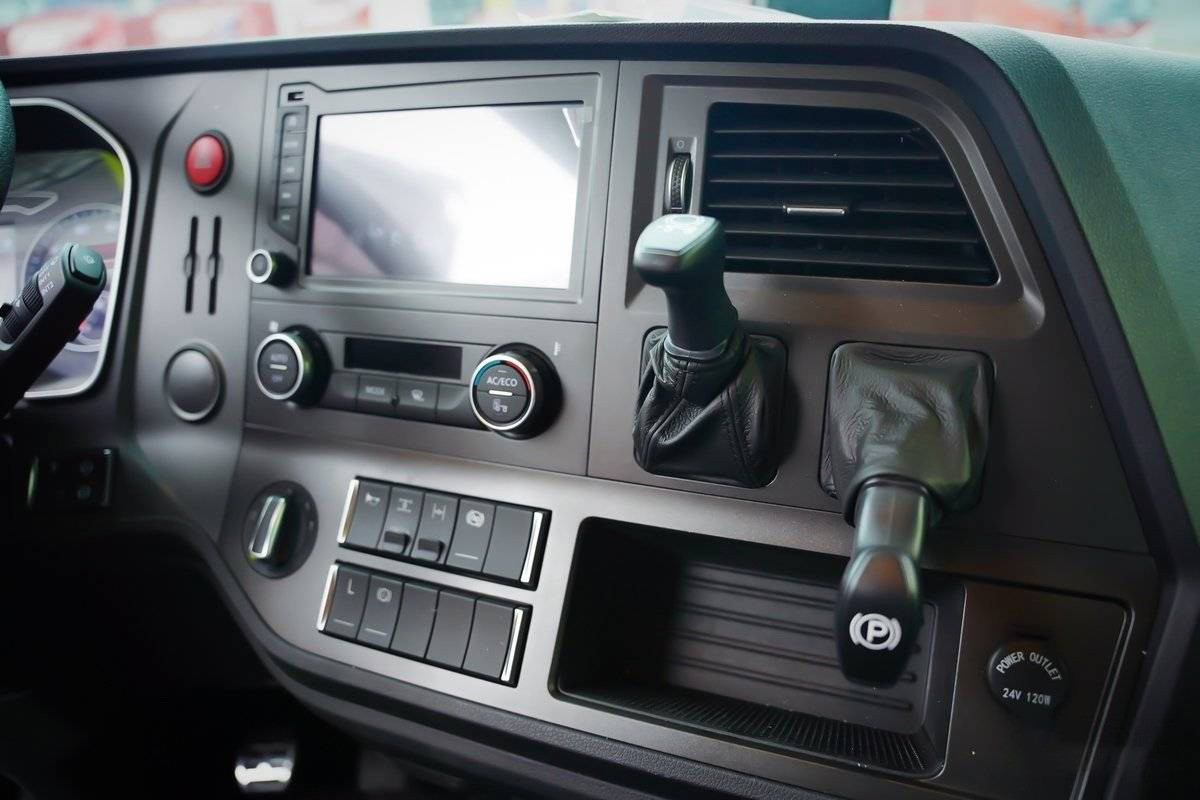 解放6 Which top-tier heavy-duty truck offers the most comfort? Jiefang, Dongfeng, Sinotruk, Shacman, or Foton?