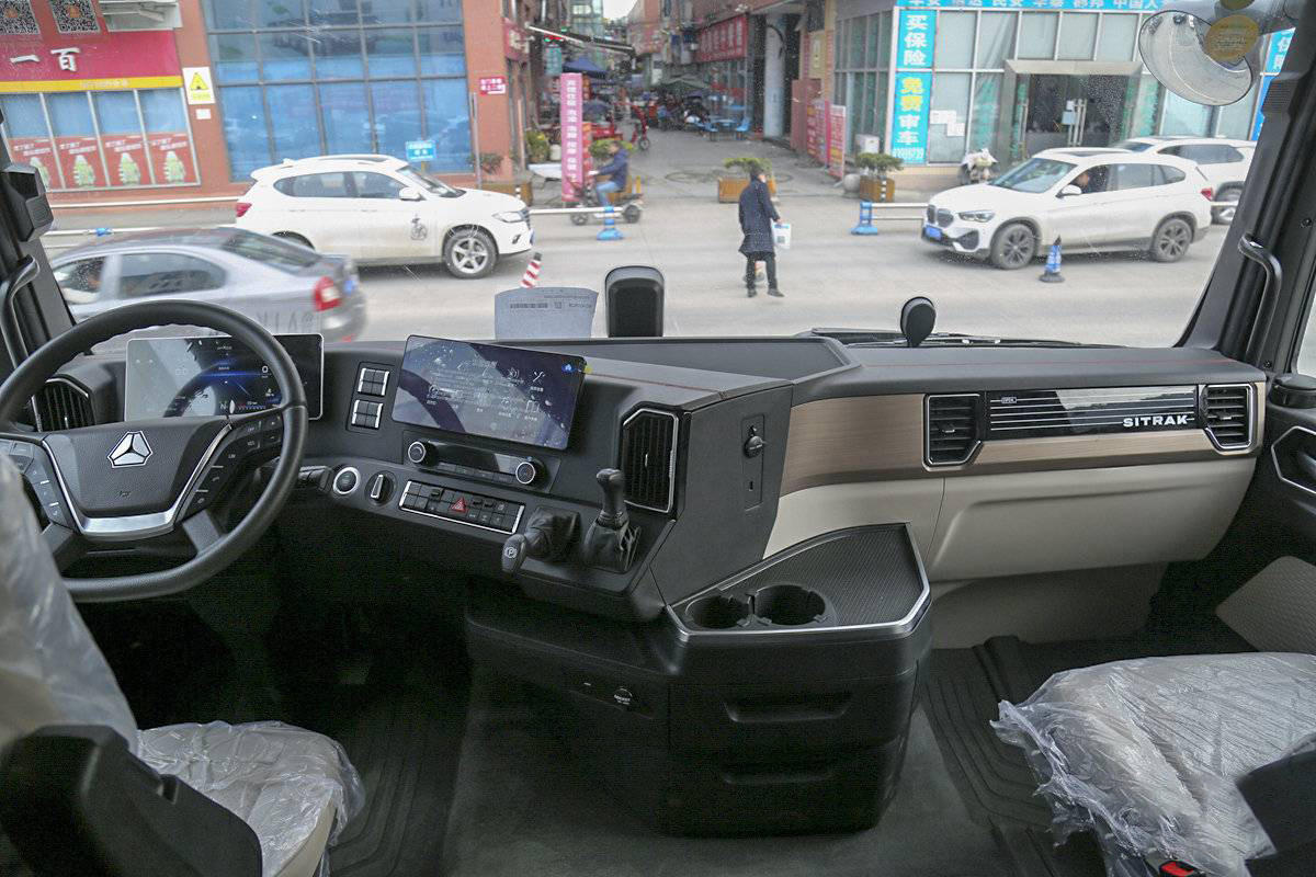 重汽2 Which top-tier heavy-duty truck offers the most comfort? Jiefang, Dongfeng, Sinotruk, Shacman, or Foton?