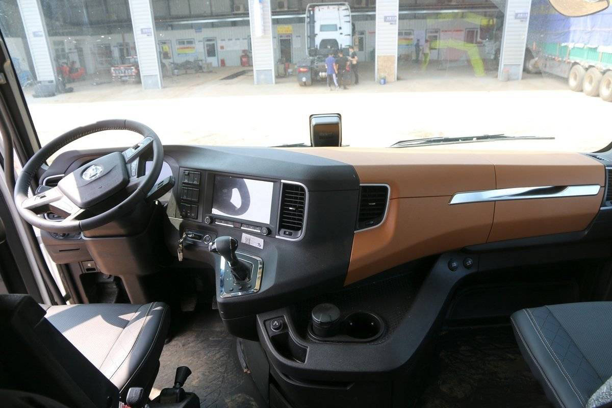 陕汽2 Which top-tier heavy-duty truck offers the most comfort? Jiefang, Dongfeng, Sinotruk, Shacman, or Foton?