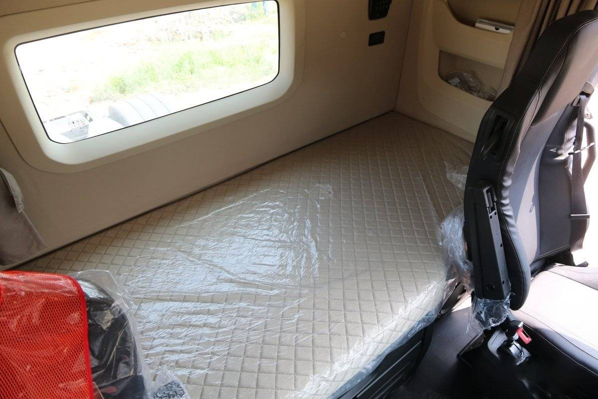 陕汽9 Which top-tier heavy-duty truck offers the most comfort? Jiefang, Dongfeng, Sinotruk, Shacman, or Foton?