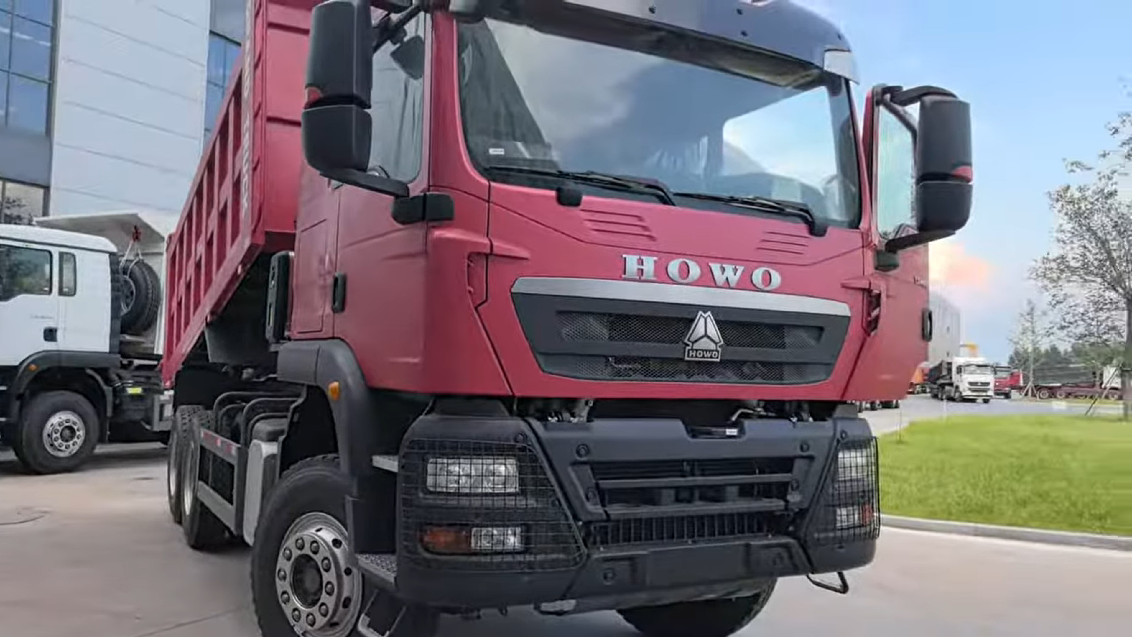 Nigerian Customer Purchases Sinotruk HOWO TX400 Dump Truck; Chinese Heavy-Duty Trucks Continue to Lead the West African Market Nigerian Customer Purchases Sinotruk HOWO TX400 Dump Truck; Chinese Heavy-Duty Trucks Continue to Lead the West African Market