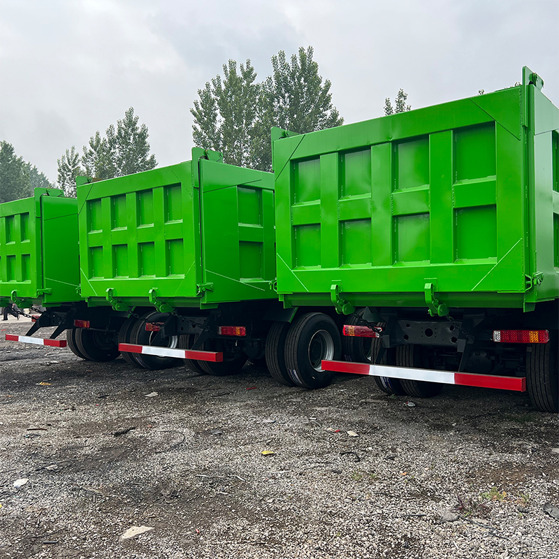 SINOTRUK HOWO 375HP 8x4 12 roues Camion à benne basculante Charge utile 50 tonnes Camion à benne basculante