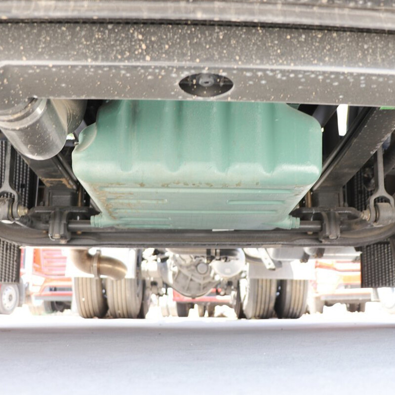 Camion lourd Faw J7 d'occasion, 600 ch, 6X4, tracteur à transmission automatique au GNL