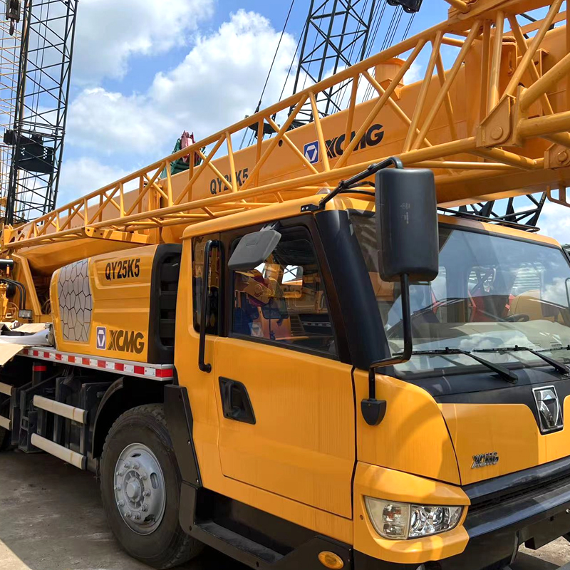 Grue sur camion XCMG QY25K5 de 25 tonnes