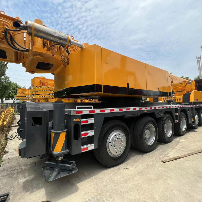 Grue sur camion XCMG QY100K/XCT100 de 100 tonnes