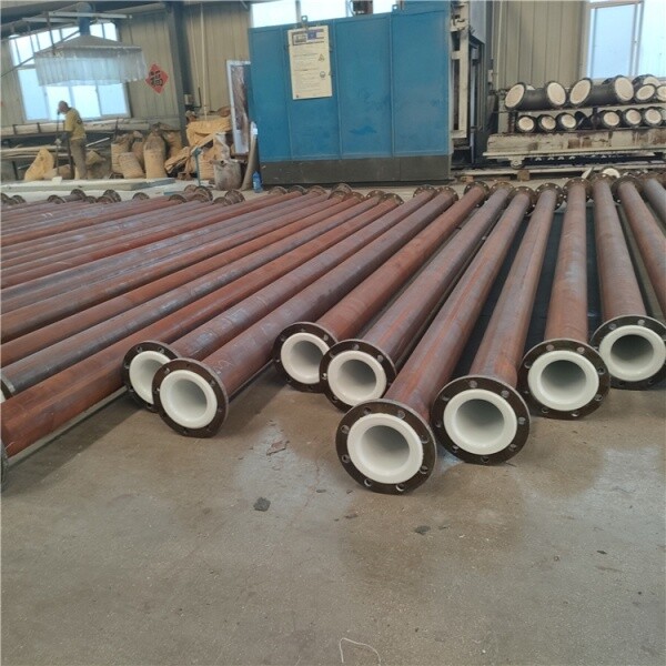 أنابيب مبطنة بالفولاذ الكربوني والبلاستيك